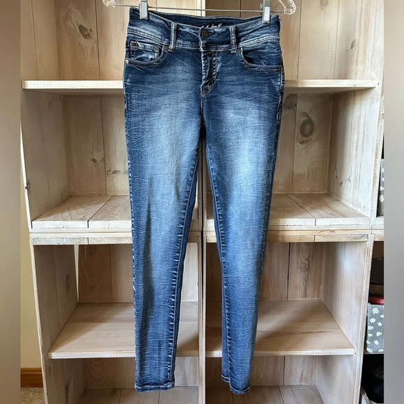 Wallflower Skinny Jeans - Picture 2 of 10